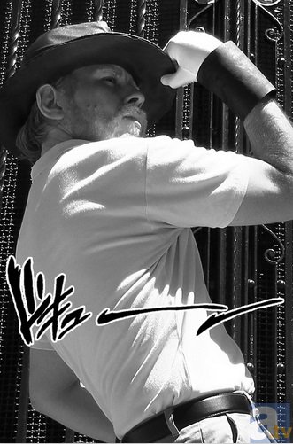 半岛体育APP_JADE乐团单曲《不密集恐惧症》上线 另类摇滚对话疯狂世界